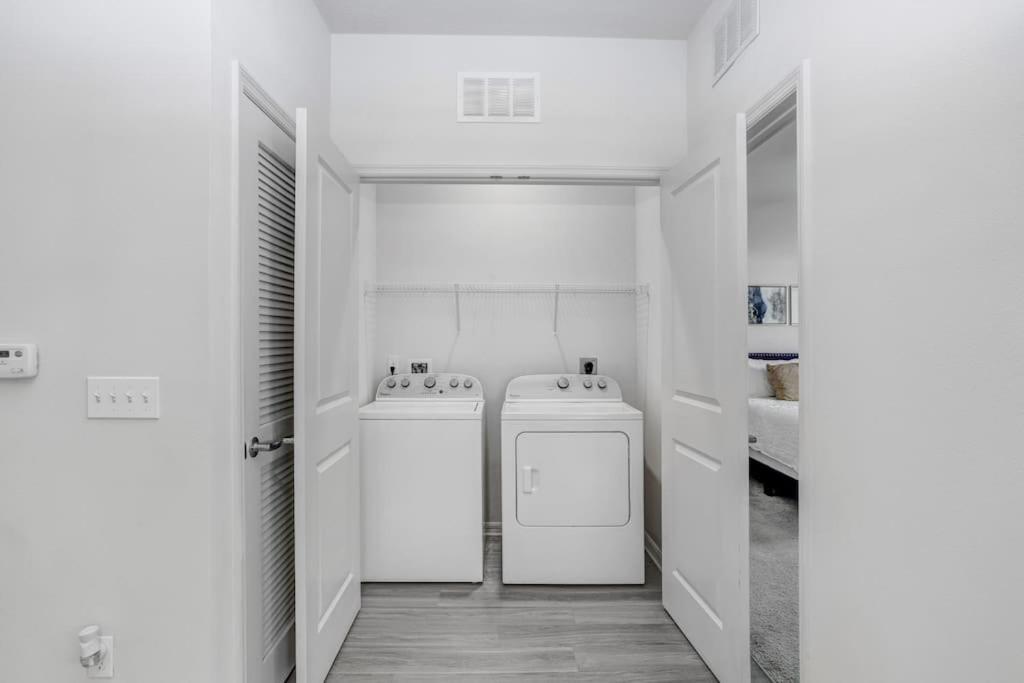 2-Bedroom Eccentric Oasis แทมปา ภายนอก รูปภาพ